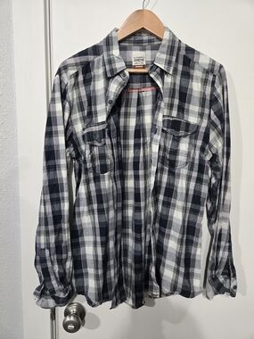 Signature by Levi Strauss Black & White Plaid Casual Button-Down Shirt